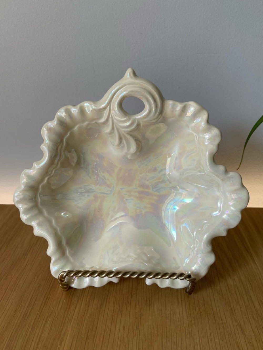 Vintage Iridescent White Decorative Ruffle Leaf Trinket Soap Dish